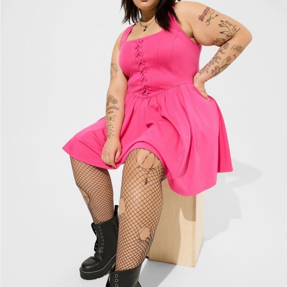 BNTORRID 2 BETSEY JOHNSON HOT PINK SLEEVELESS CORSET FIT FLARE SKATER MINI DRESS